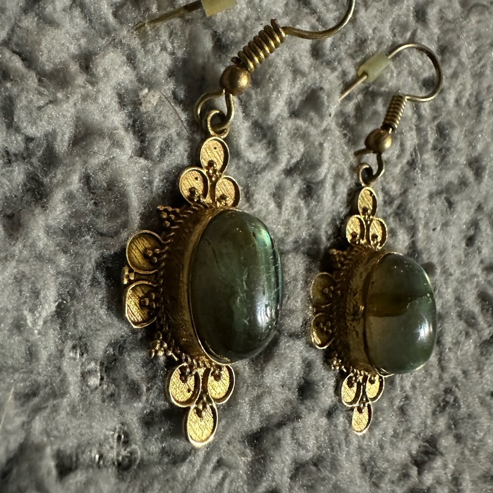 Labradorite fashion earrings gold plated 925 dimensions: 1 1/2 “ H. - Picture 2 of 3